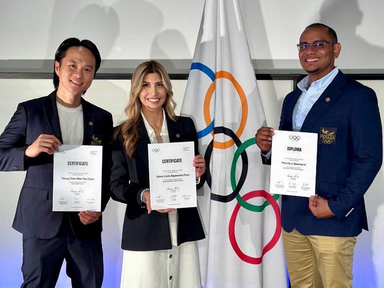 Panameños se gradúan de las Formaciones del Comité Olímpico Internacional